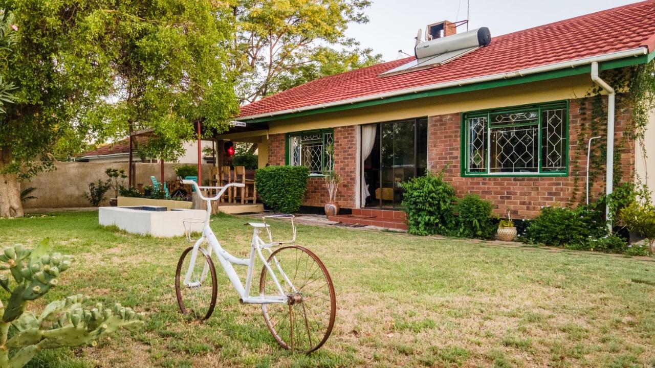 Birdville Bnb Guest House 哈博罗内 外观 照片