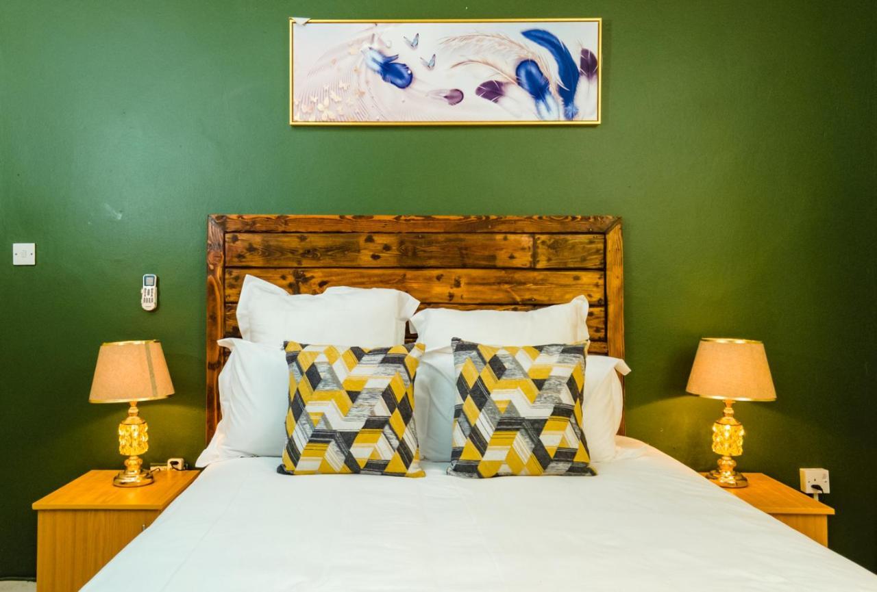 Birdville Bnb Guest House 哈博罗内 外观 照片