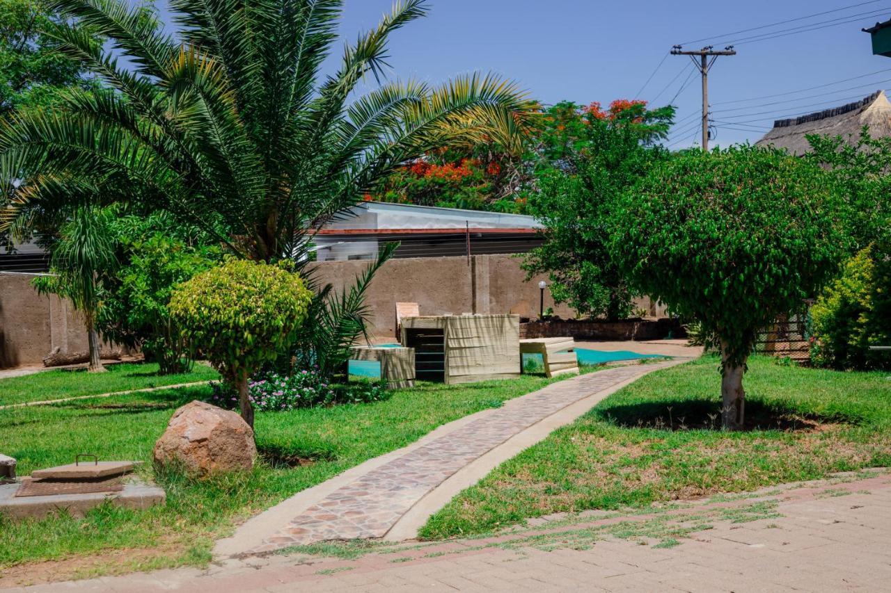 Birdville Bnb Guest House 哈博罗内 外观 照片
