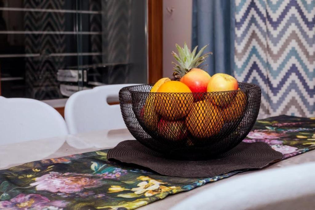 Birdville Bnb Guest House 哈博罗内 外观 照片