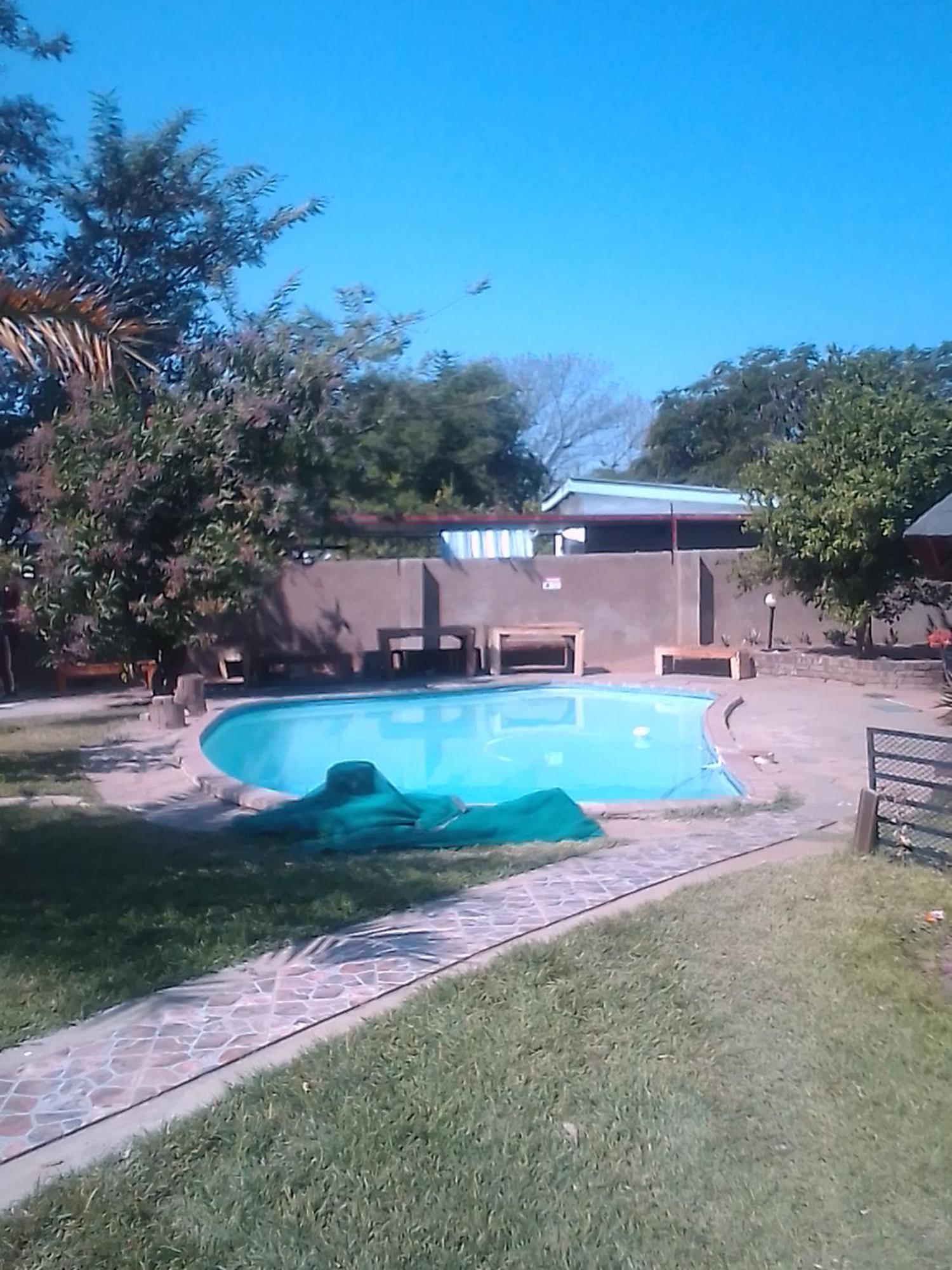 Birdville Bnb Guest House 哈博罗内 外观 照片