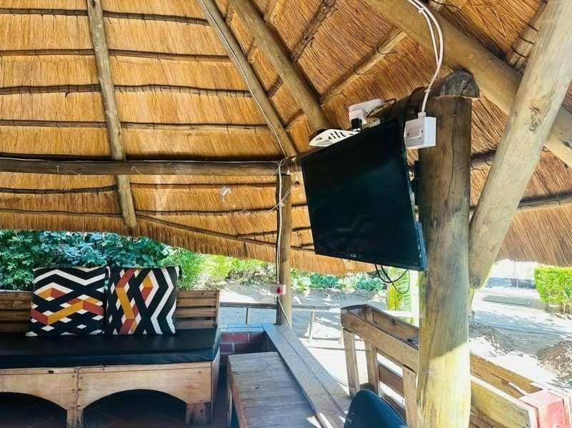 Birdville Bnb Guest House 哈博罗内 外观 照片