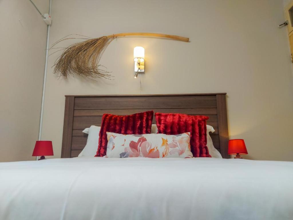 Birdville Bnb Guest House 哈博罗内 外观 照片