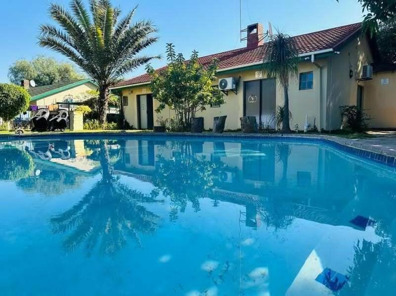 Birdville Bnb Guest House 哈博罗内 外观 照片